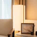 Doğal Şıklığı Masanıza Taşıyın: Taş Ayaklı Masa Lambası Seçerken Altın Kurallar